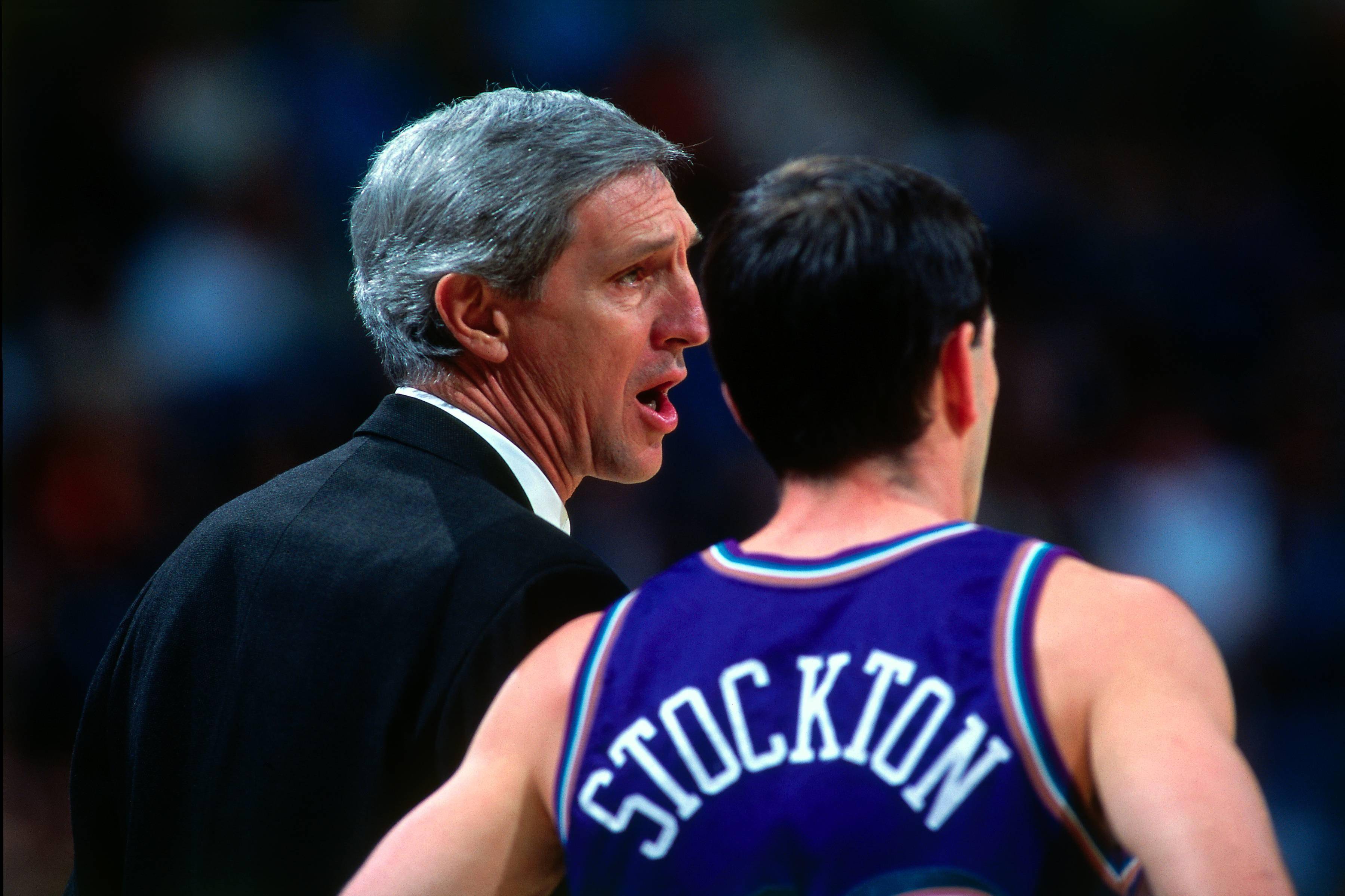 爱游戏体育app下载赛前体能课后；犹他爵士单刀错失备战欧联；球迷炸锅；身体对抗强度拉满的简单介绍